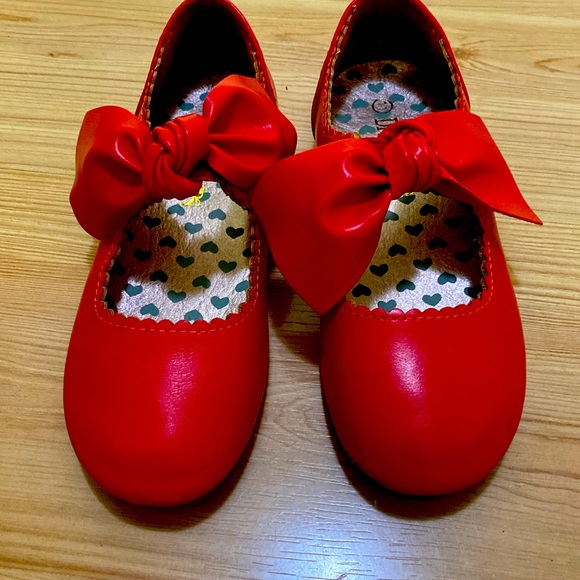 Adorable Red Ballerina Flats - Picture 1 of 3